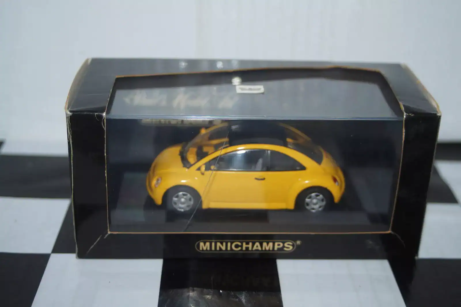 Minichamps vw beetle concept 1994 yellow 430054001