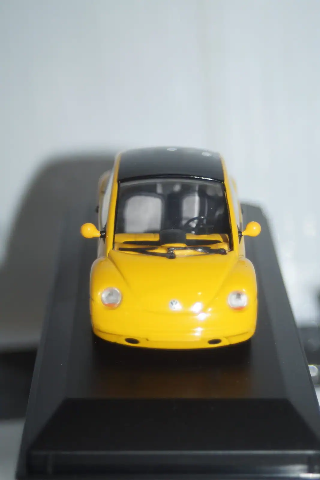 Minichamps vw beetle concept 1994 yellow 430054001