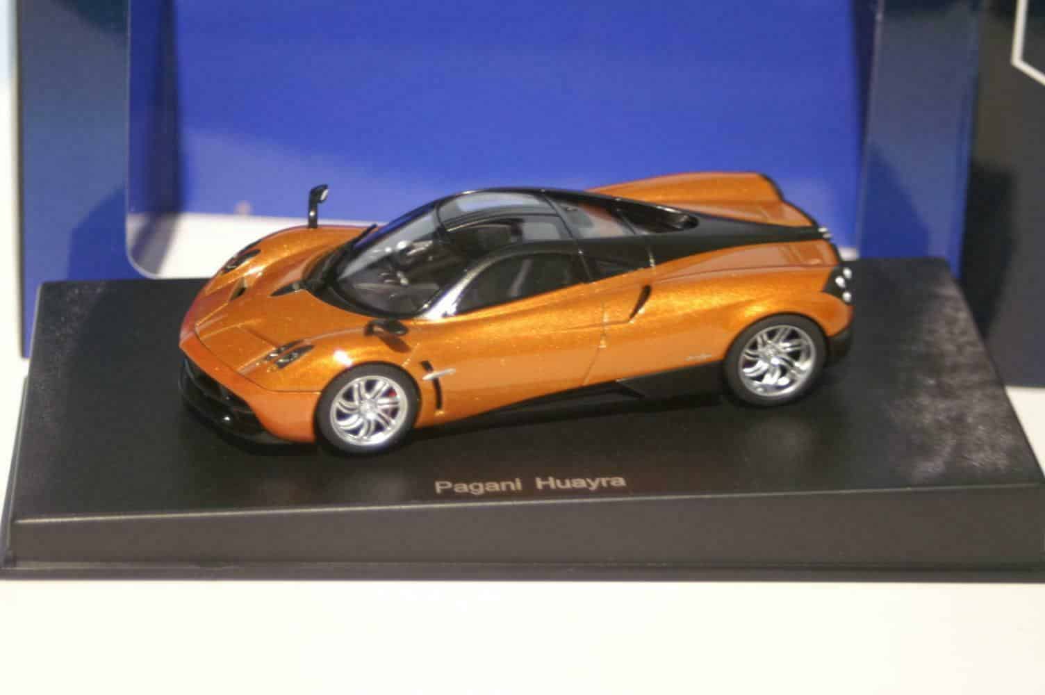 AutoArtPaganiHuayraBronzein:Diecast