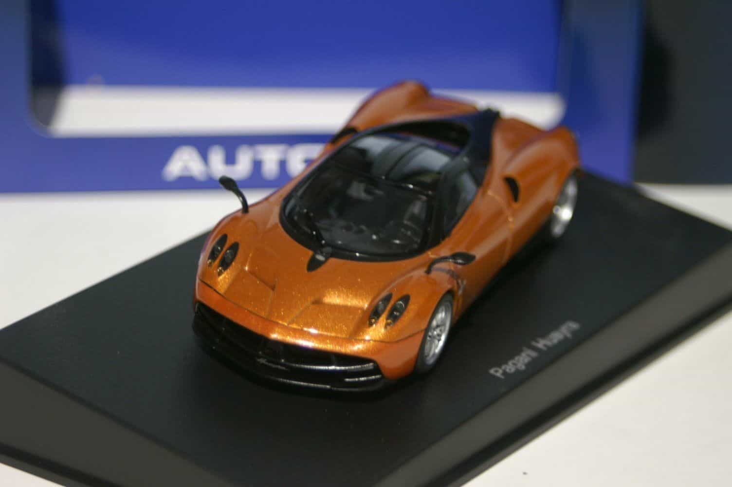 AutoArtPaganiHuayraBronzein:Diecast