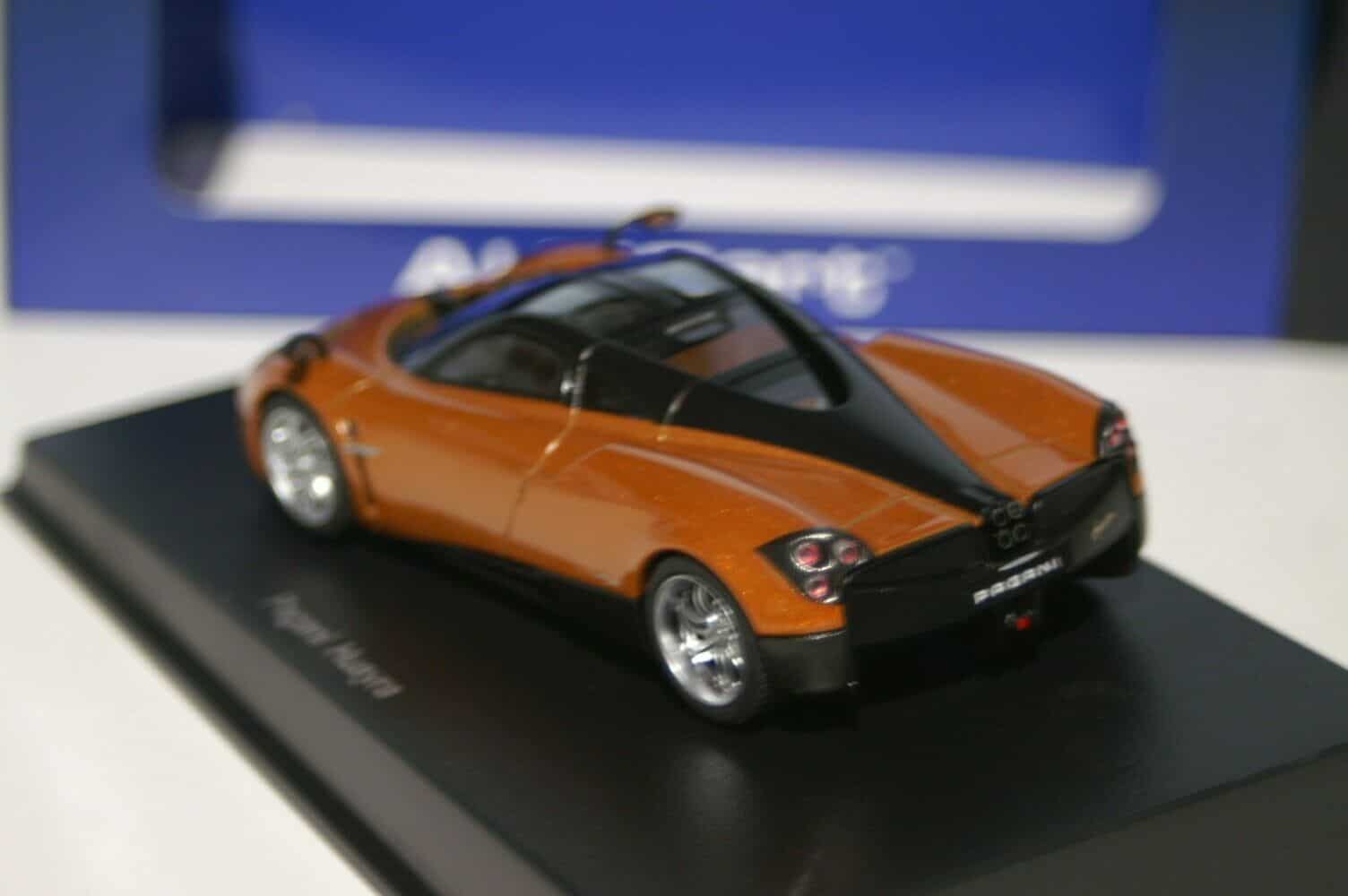 AutoArtPaganiHuayraBronzein:Diecast