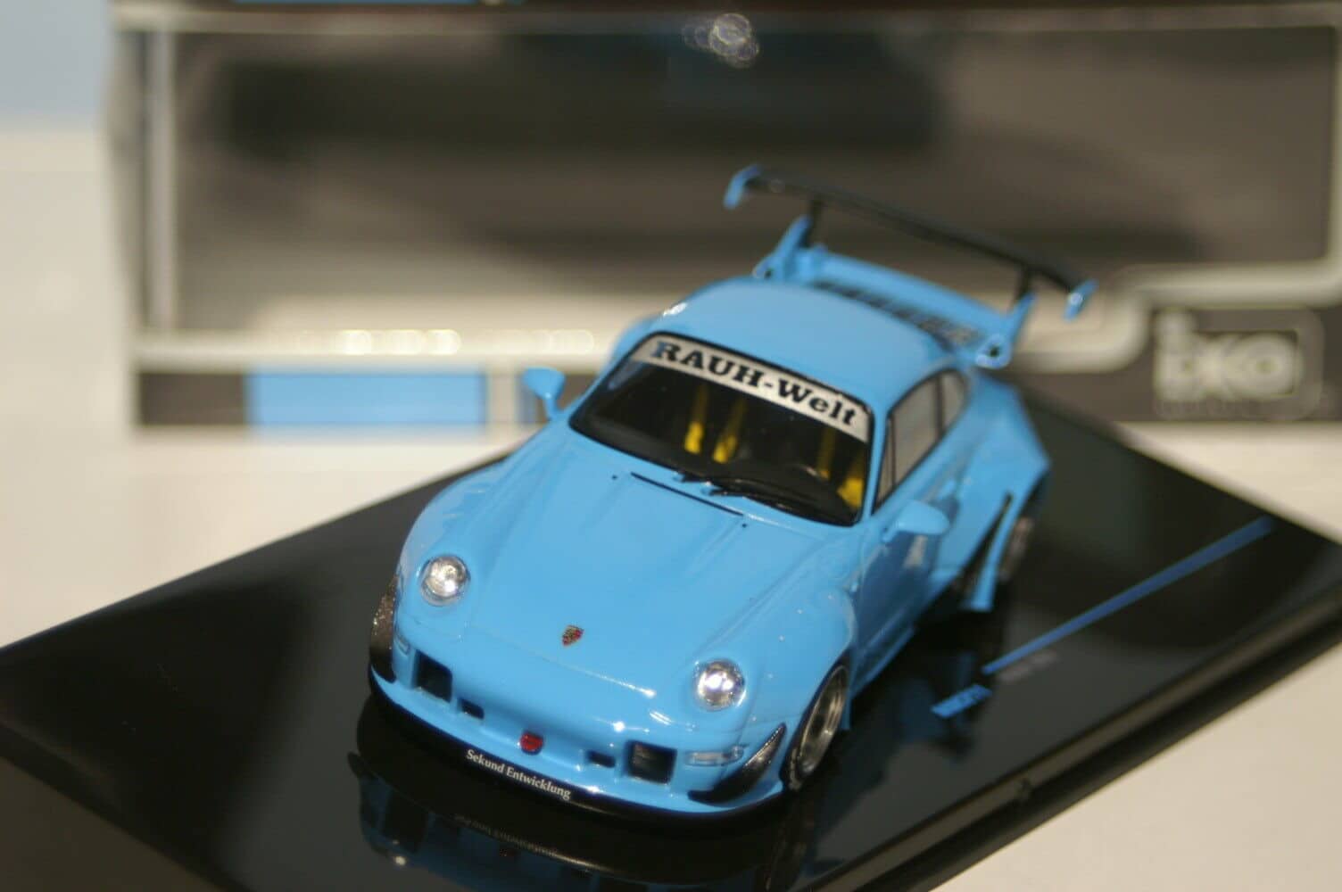 IxoPorscheRWBBlue:DiecastMOC