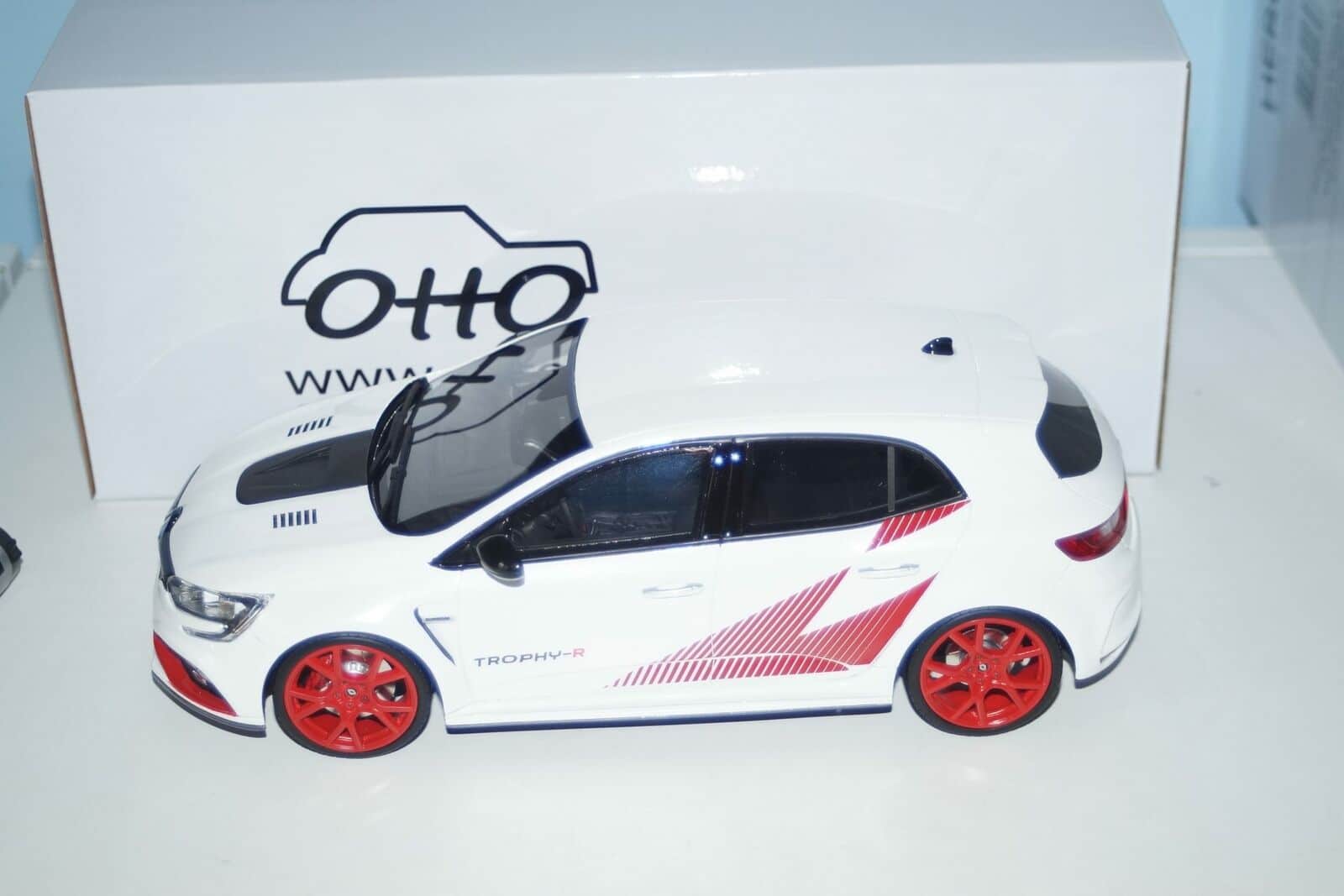Otto renault megane trophy-r serie 2019 white quartz  resin 1:18 car ot804