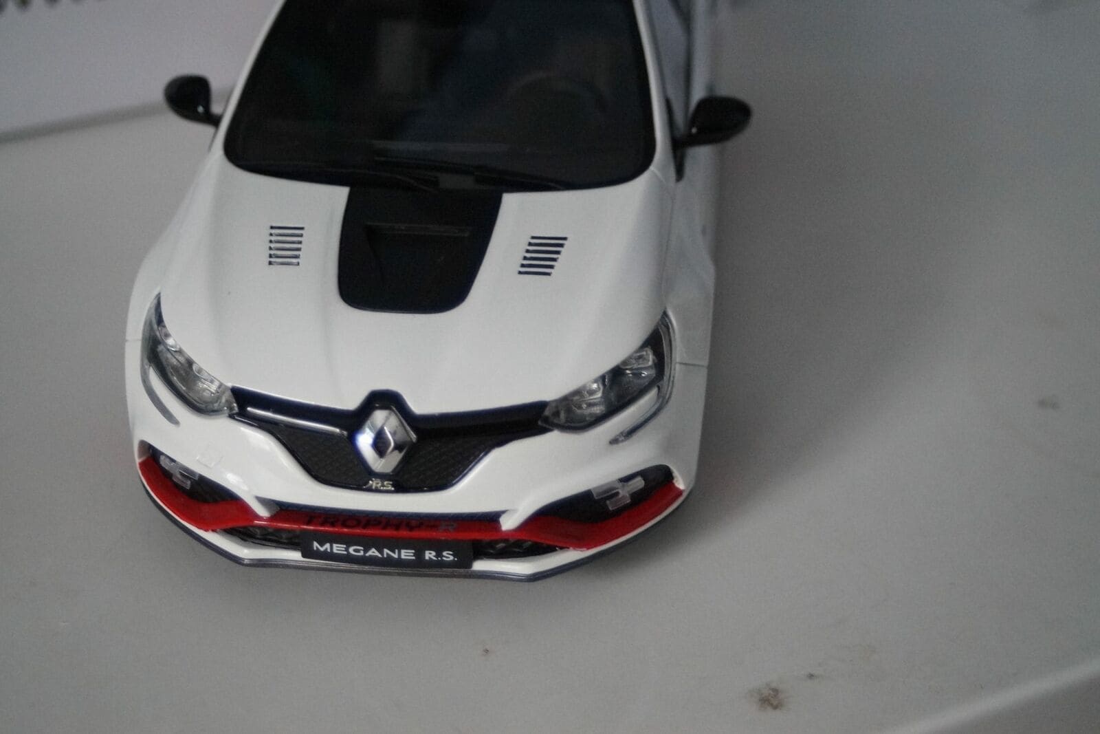 Otto renault megane trophy-r serie 2019 white quartz  resin 1:18 car ot804