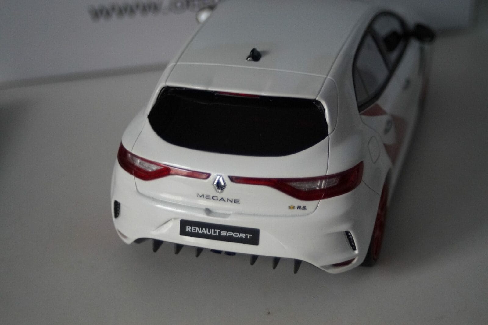 Otto renault megane trophy-r serie 2019 white quartz  resin 1:18 car ot804