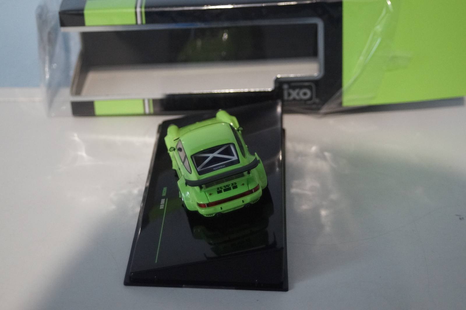 Ixo porsche 911 rwb 930 hell green moc208 1:43