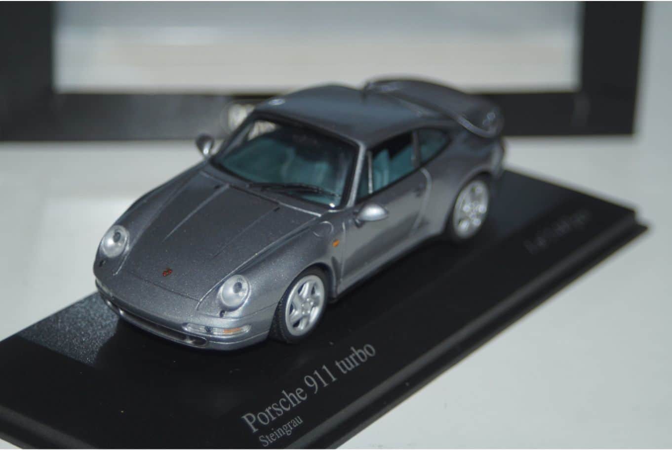 Minichamps porsche 911 turbo 1995 430 069207