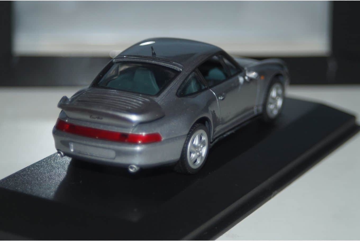 Minichamps porsche 911 turbo 1995 430 069207