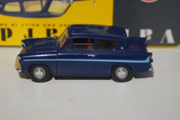 レア物Vanguards 1/43 FORD ANGLIA VAN Ford 307E 7CWT Anglia Van London Country Vanguards 1:43