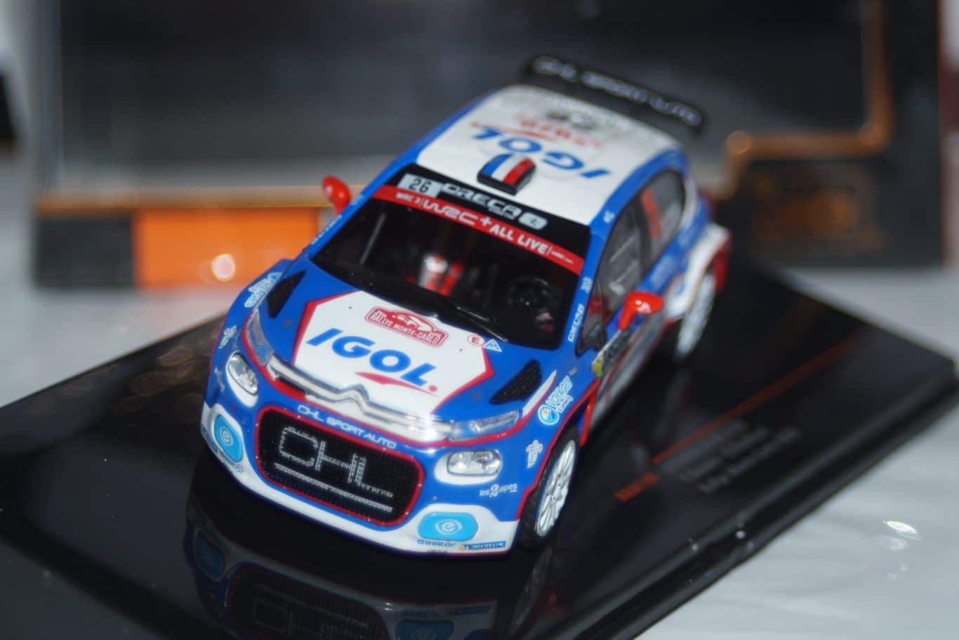 IxoVolkswagenGolfMkCabrioRedCLCNDiecast: