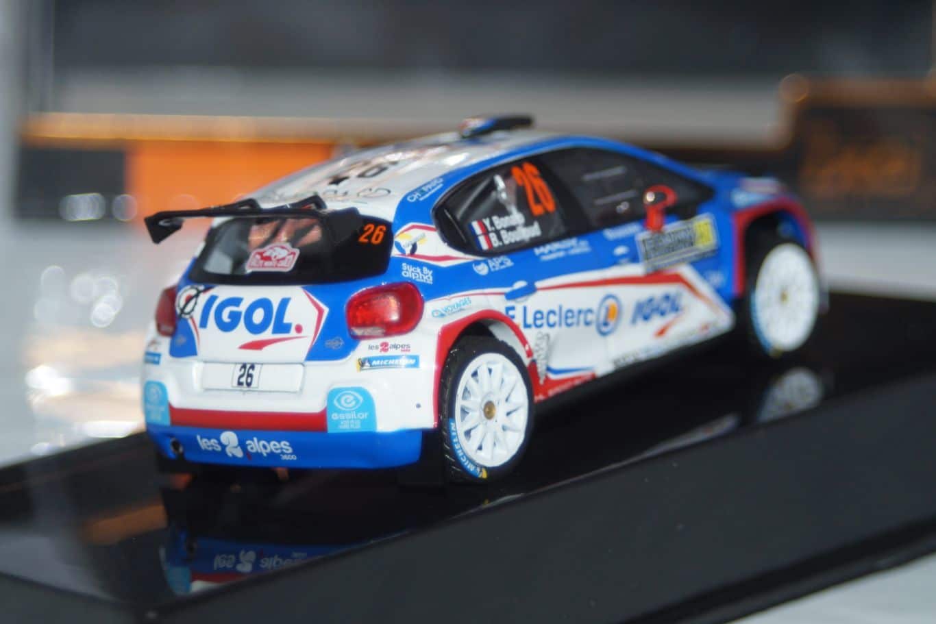 IxoVolkswagenGolfMkCabrioRedCLCNDiecast: