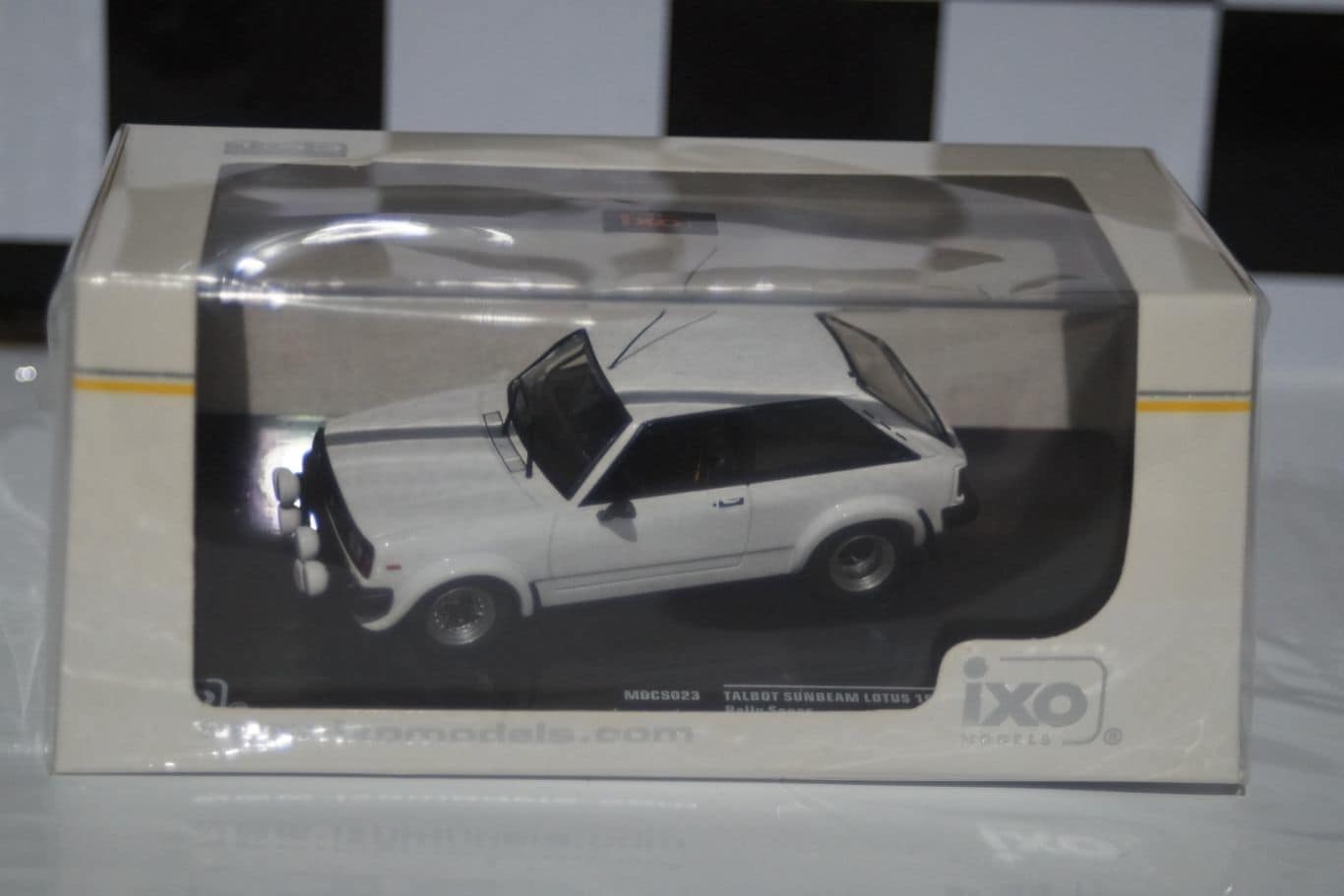 Ixo Volkswagen Golf Mk1  Cabrio 1981 Red CLC353N Diecast 1:43