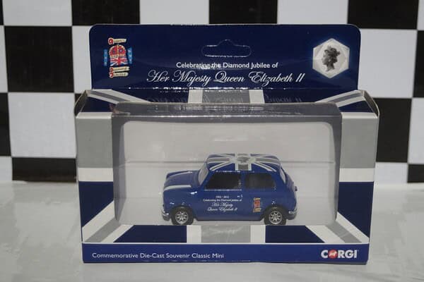 Corgi bmw mini cooper diorama and 3 car set in 1:36 cc99121
