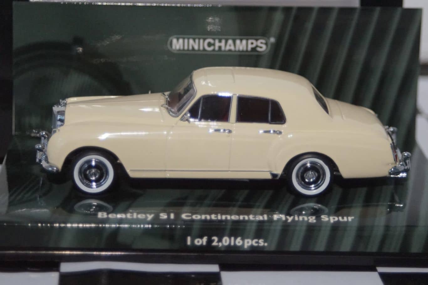 Minichamps bentley s1 continental flying spur 436 139551 1:43 scale