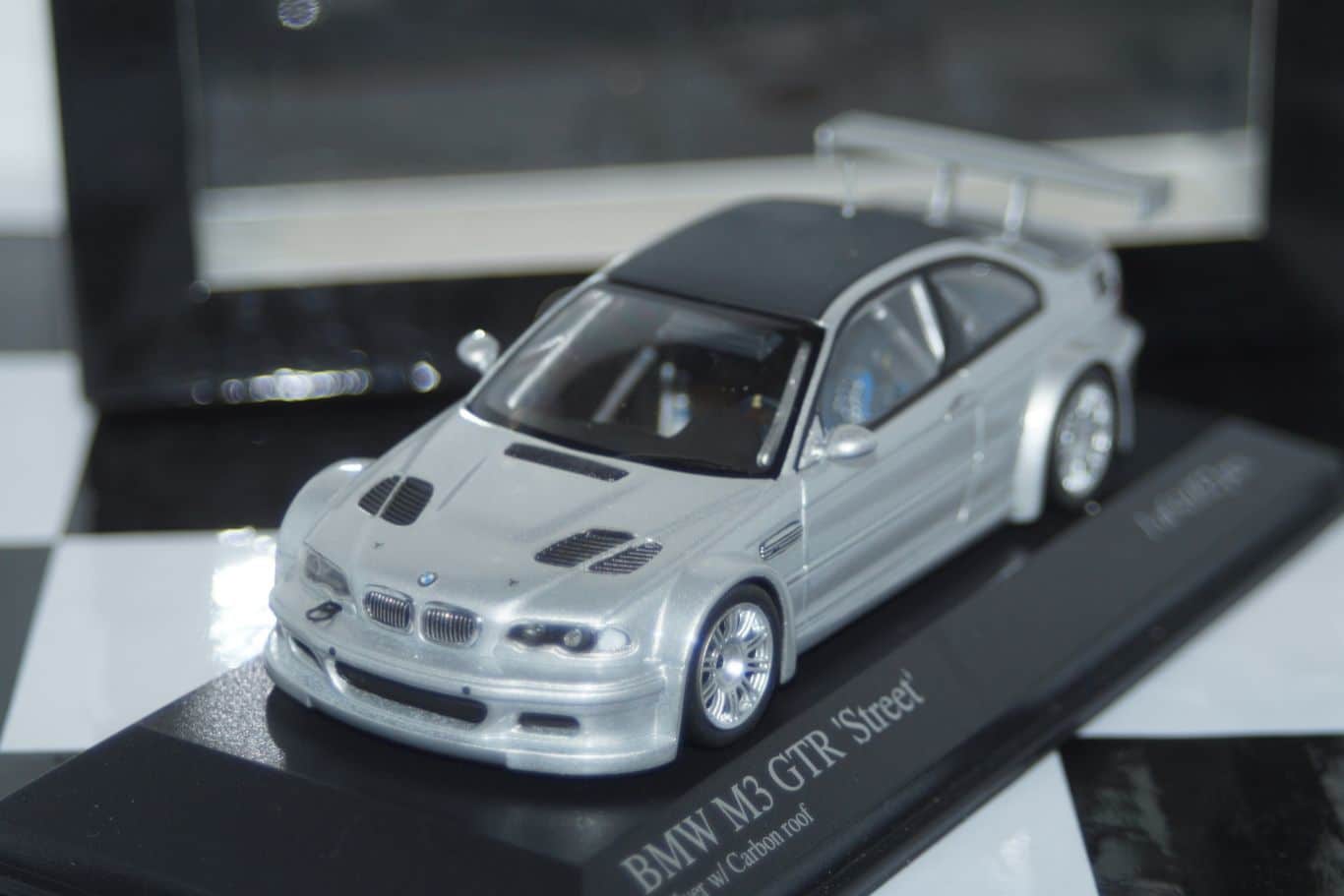 Minichamps bmw m3 gtr 2001 street yellow 1:43 400 012101