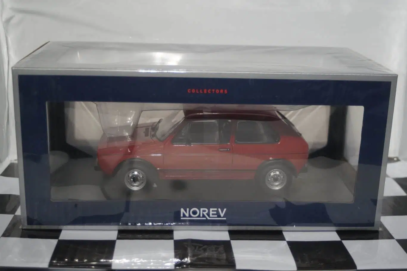 Volkswagen golf mk1 gti 1976 red 1:18 scale norev 188472