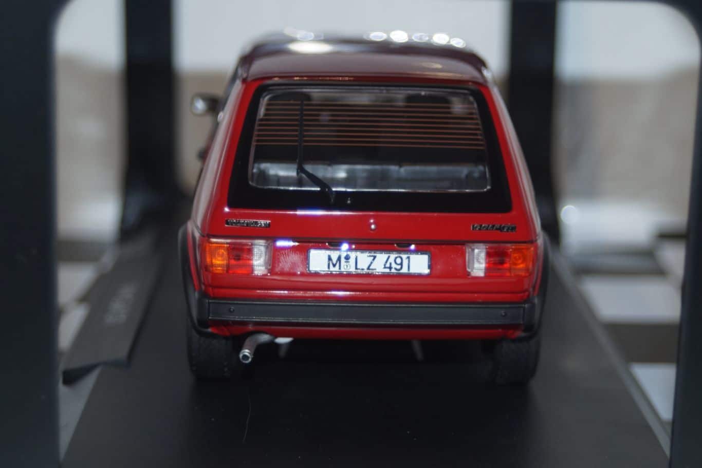 Volkswagen golf mk1 gti 1976 red 1:18 scale norev 188472