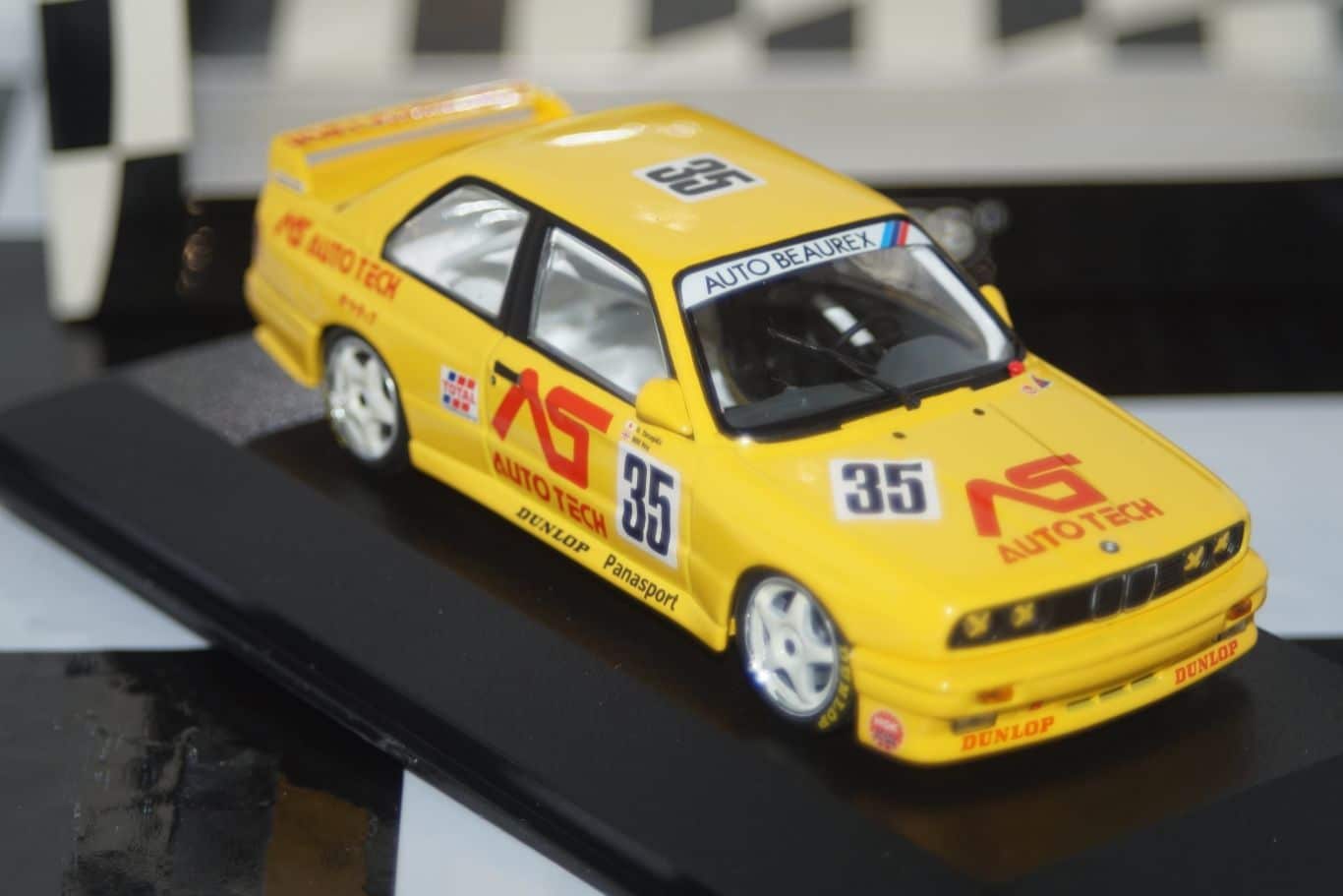 Onyx opel vectra stw 1997 thiim 1:43 scale xt065