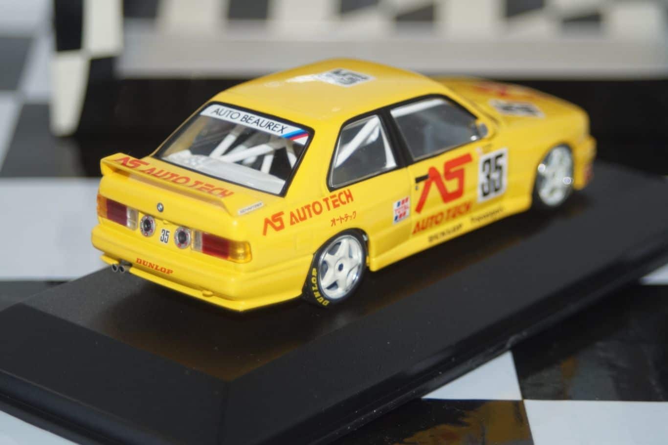 Onyx opel vectra stw 1997 thiim 1:43 scale xt065