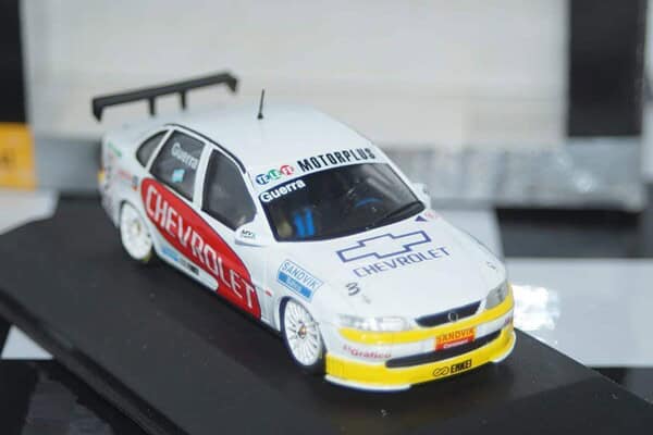Onyx opel vectra stw 1997 thiim 1:43 scale xt065