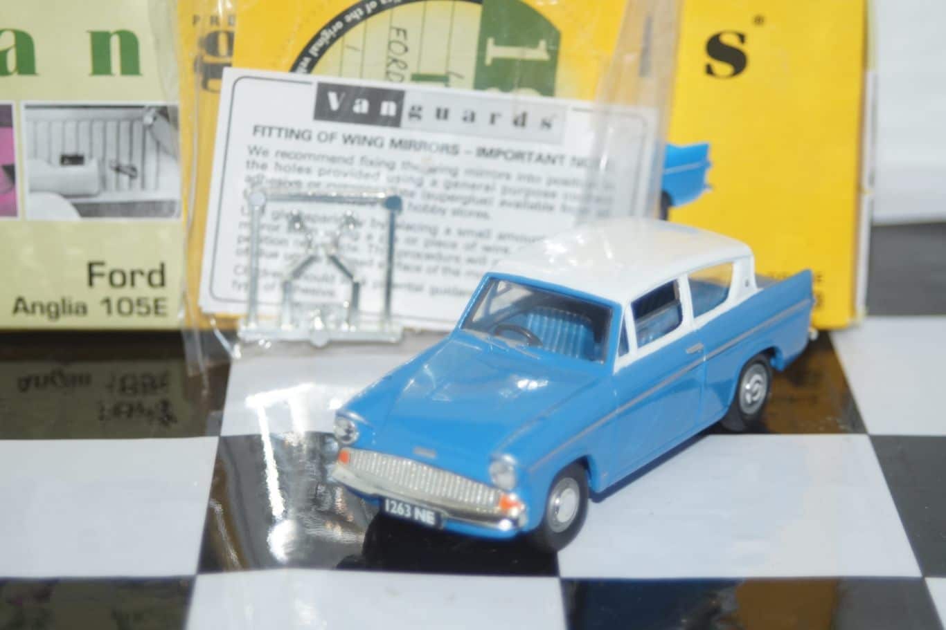 Vanguards austin mini van automobile association va14002 1:43 scale