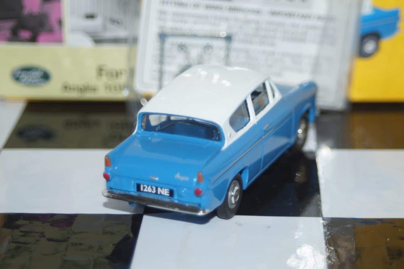 Vanguards austin mini van automobile association va14002 1:43 scale
