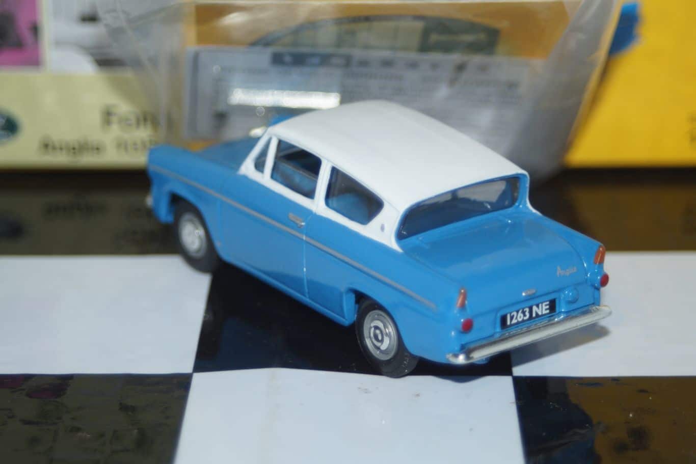 Vanguards austin mini van automobile association va14002 1:43 scale