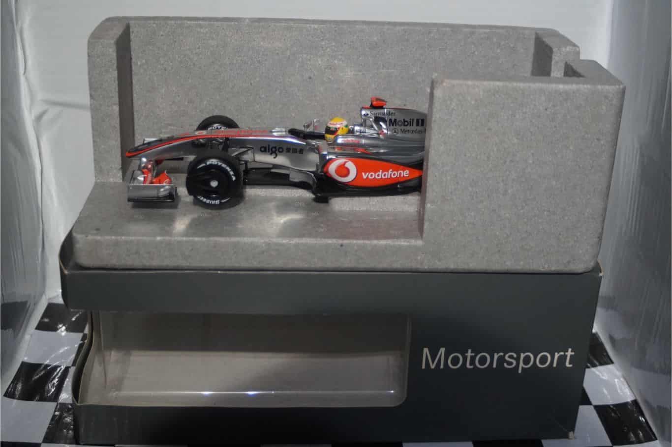 Minichamps mclaren mercedes mp 4-24 hamilton 2009  f1 1:18