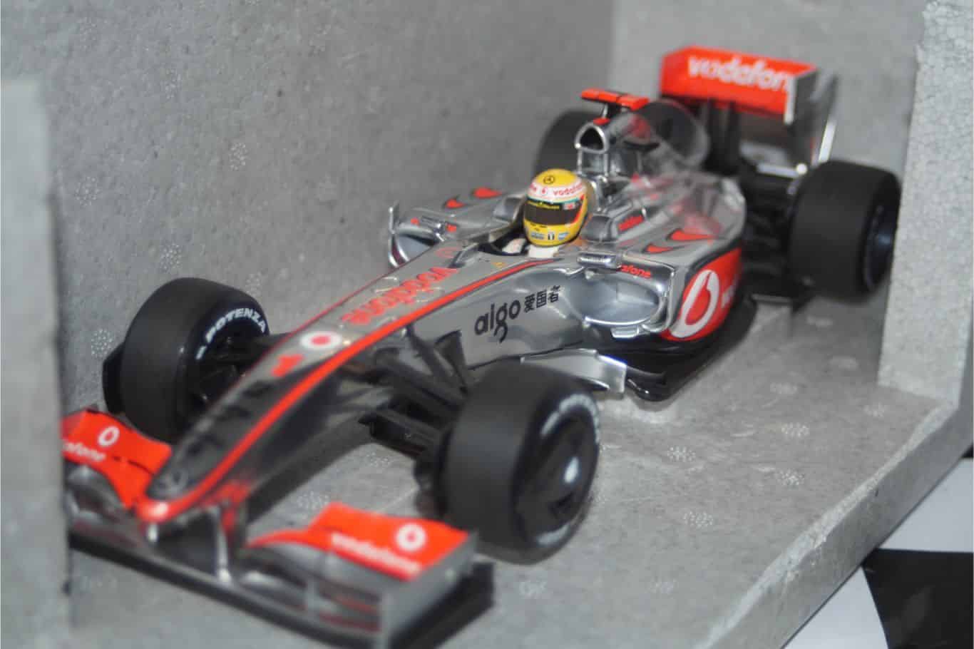 Minichamps mclaren mercedes mp 4-24 hamilton 2009  f1 1:18