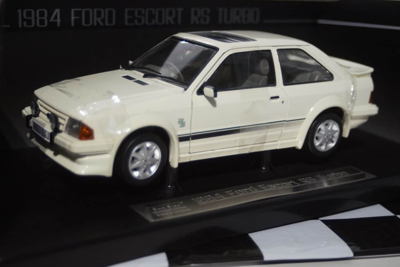Sunstar ford escort rs turbo 1984 white 4963r 1:18 scale