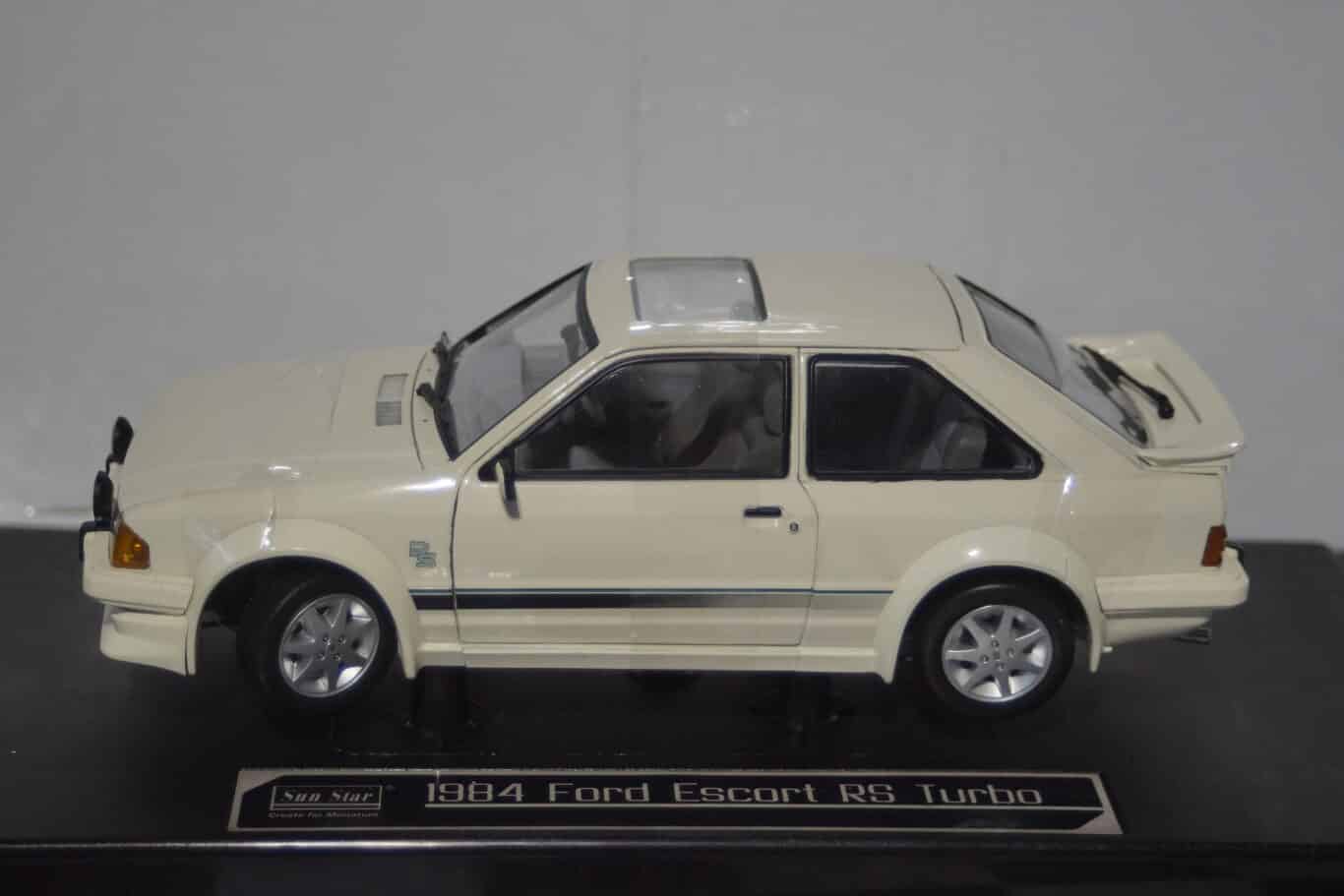 Sunstar ford escort rs turbo 1984 white 4963r 1:18 scale