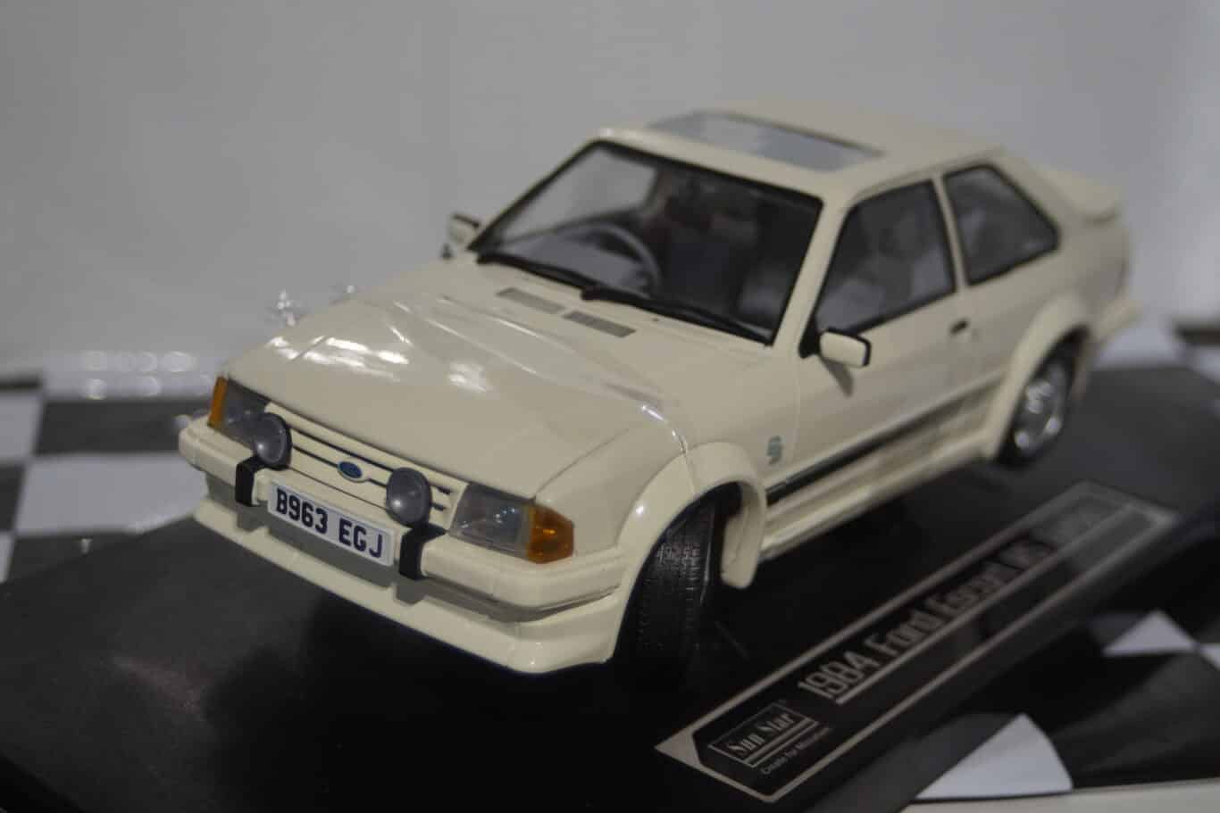 Sunstar ford escort rs turbo 1984 white 4963r 1:18 scale