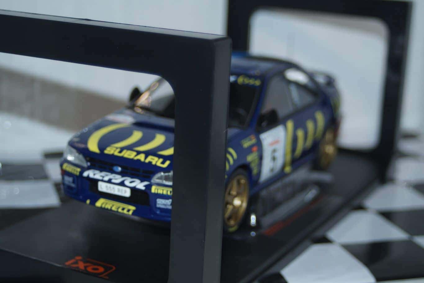 Ixo subaru impreza rally tour de corse 1995 c.mcrae 18rmc063b.20 1:18
