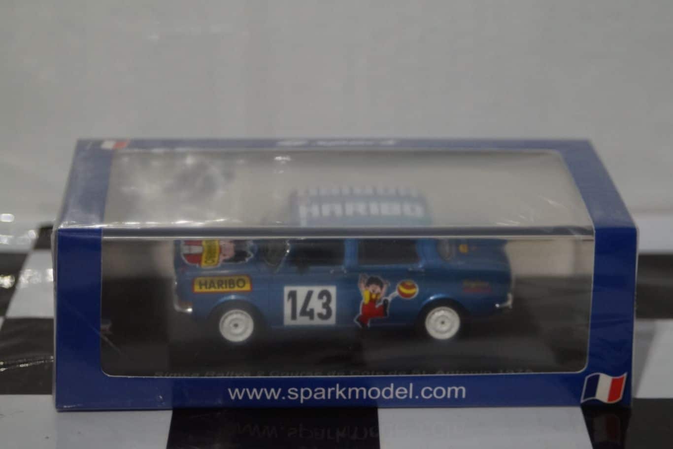Spark porsche 911gt1 street version 1996 1:43 resin s5999
