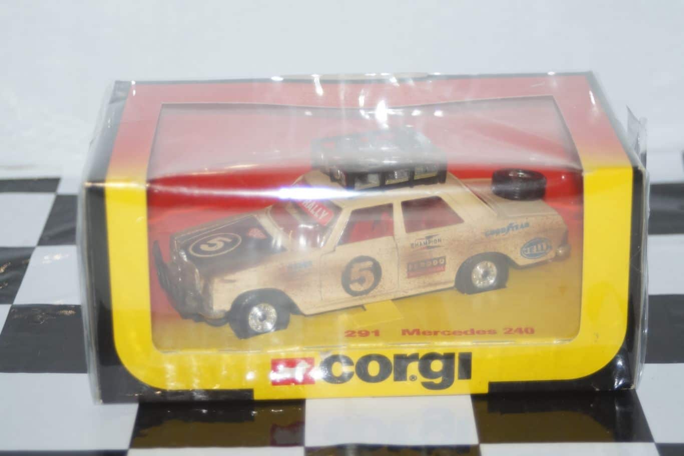 Corgi mettoy toys mercedes 240 euro rally 1:36th c0291