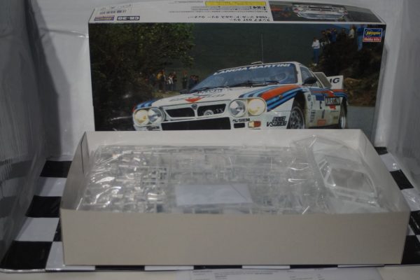 Lancia 037 RALLY T-D-C Winner 1984 Hasegawa 1:24 Model Kit CR-30