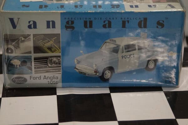 Vanguards ford anglia 105e police lancashire constabulary va01015 1:43 scale
