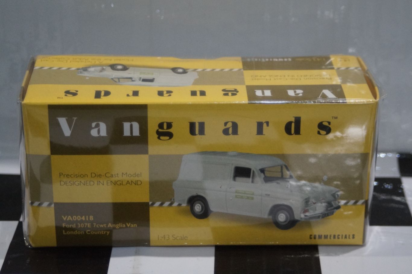 Vanguards ford 307e 7cwt anglia van london country va00418 1:43 scale
