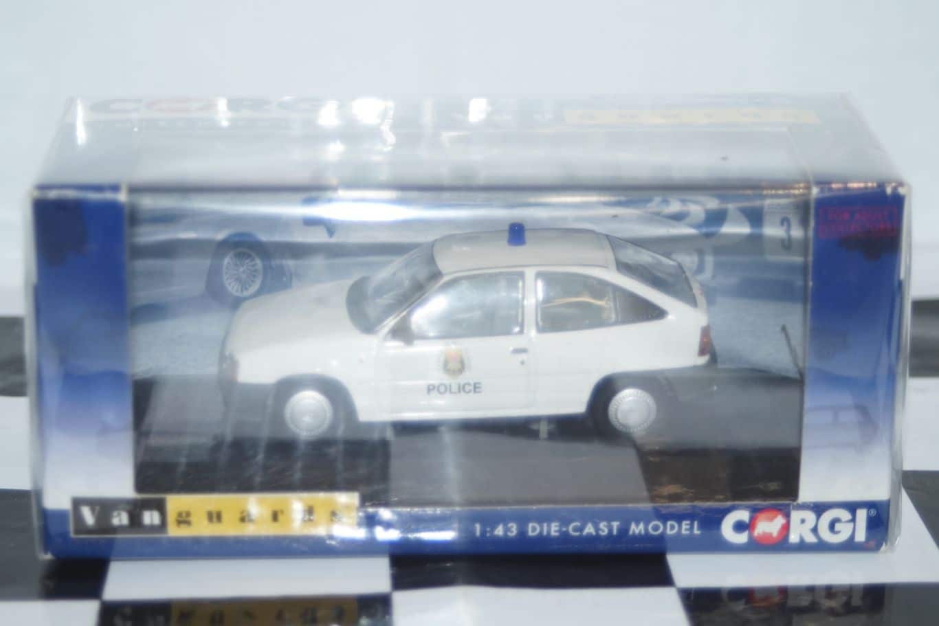 Vanguards vauxhall astra mk2 central scotland police va13201 1:43 scale