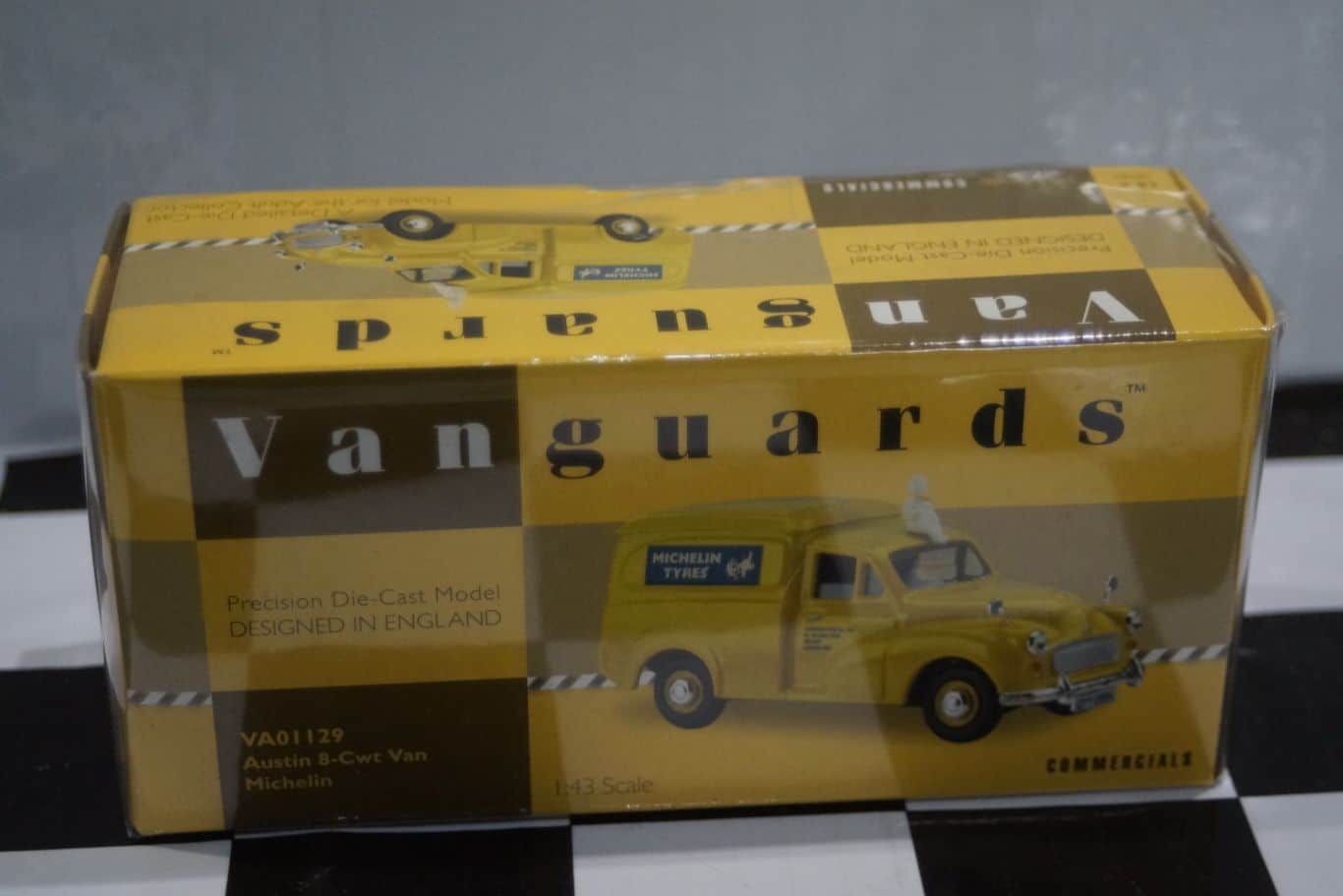 Vanguards austin 8-cwt van michelin tyres yellow va01129 1:43 scale