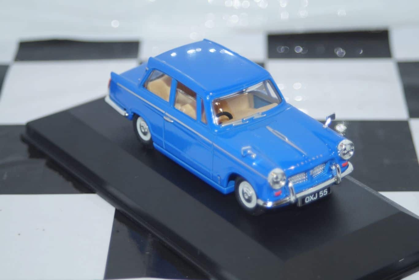 Vanguards triumph herald saloon 2 door blue va00515 1:43 scale