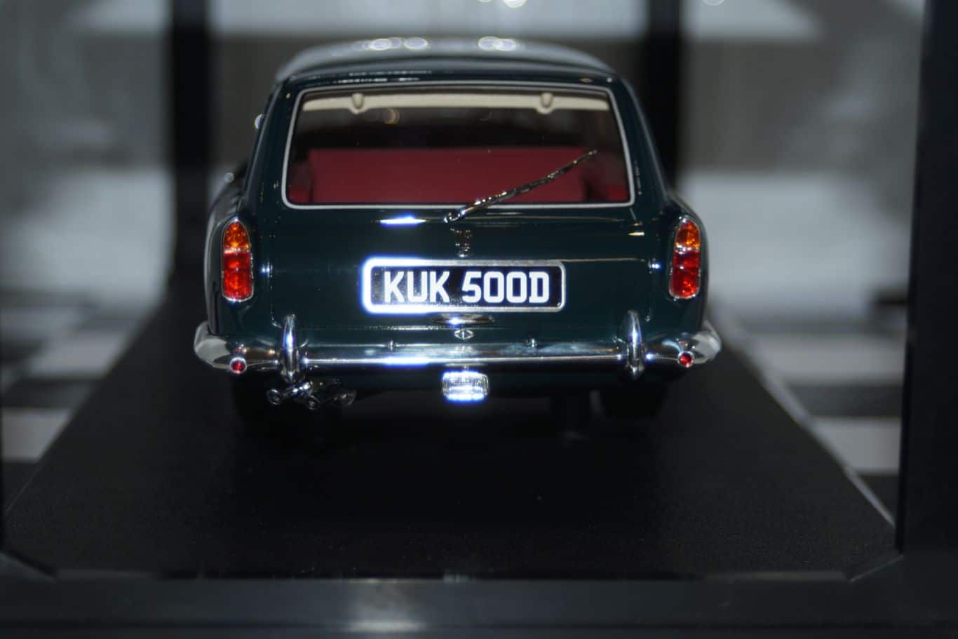 CultScaleModelsAstonMartinDBHaroldRadfordRHD:CML