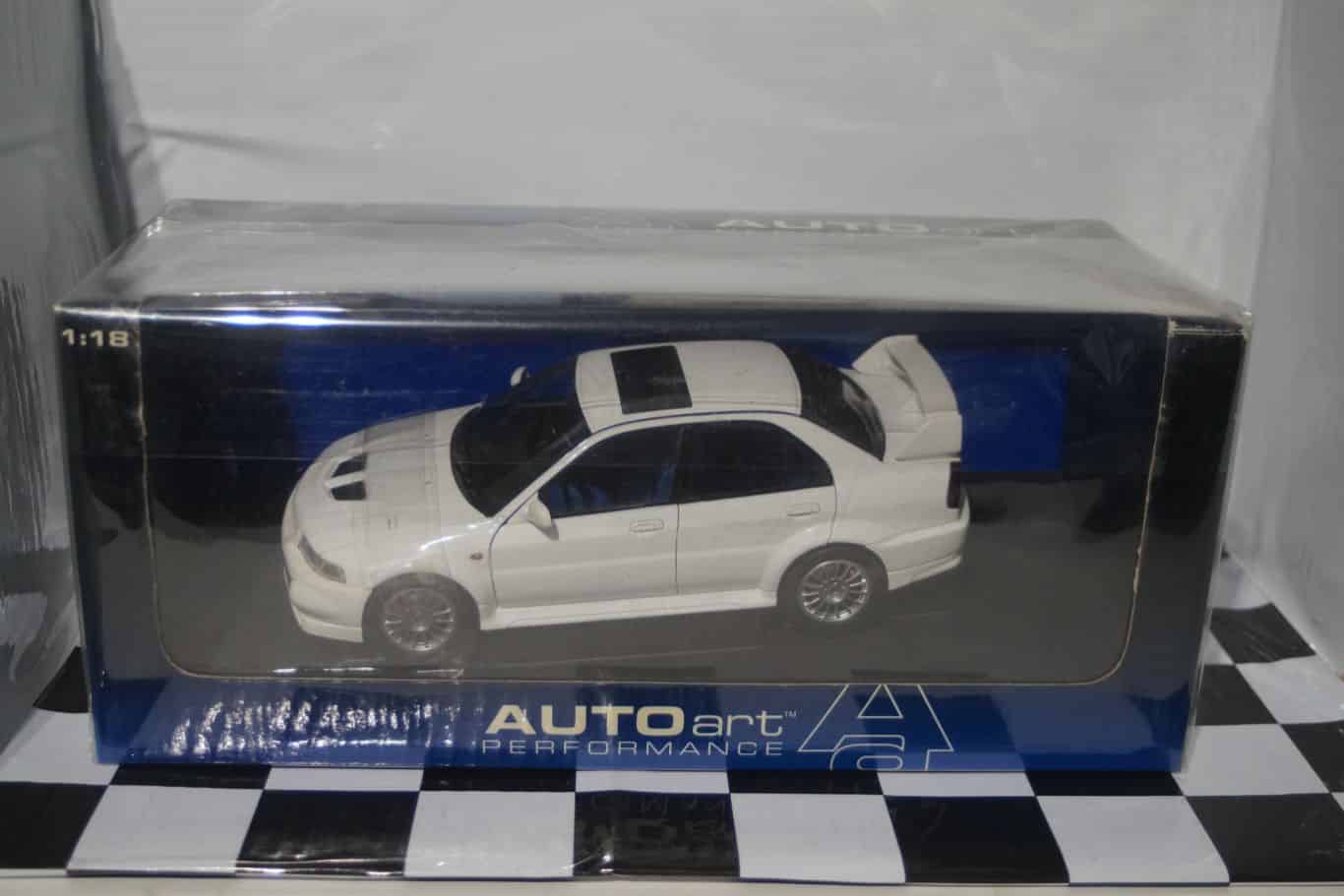 MitsubishiLancerEVOVIStreetRHDWhite:DiecastAutoart