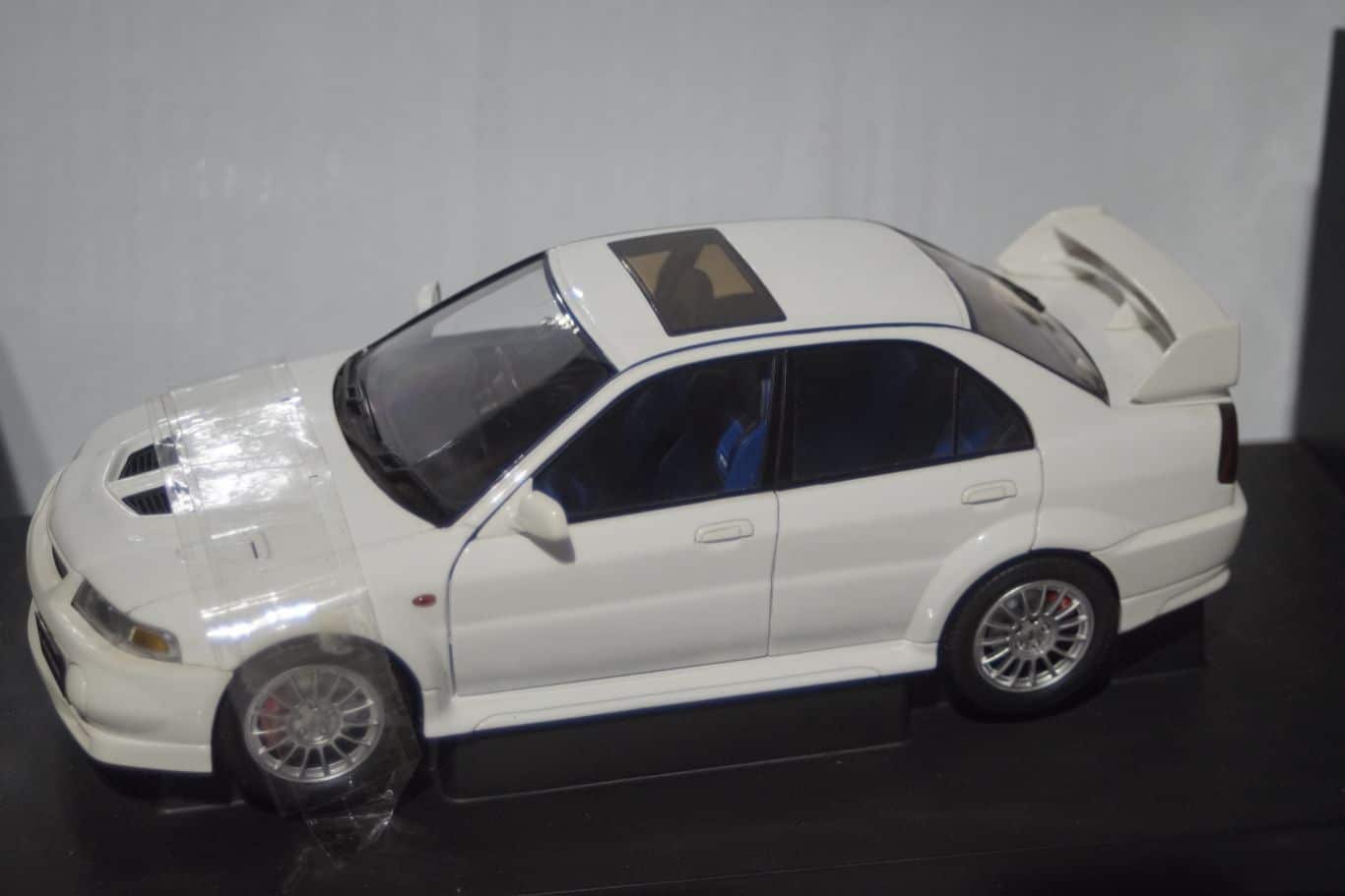 MitsubishiLancerEVOVIStreetRHDWhite:DiecastAutoart