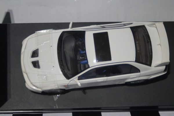 MitsubishiLancerEVOVIStreetRHDWhite:DiecastAutoart