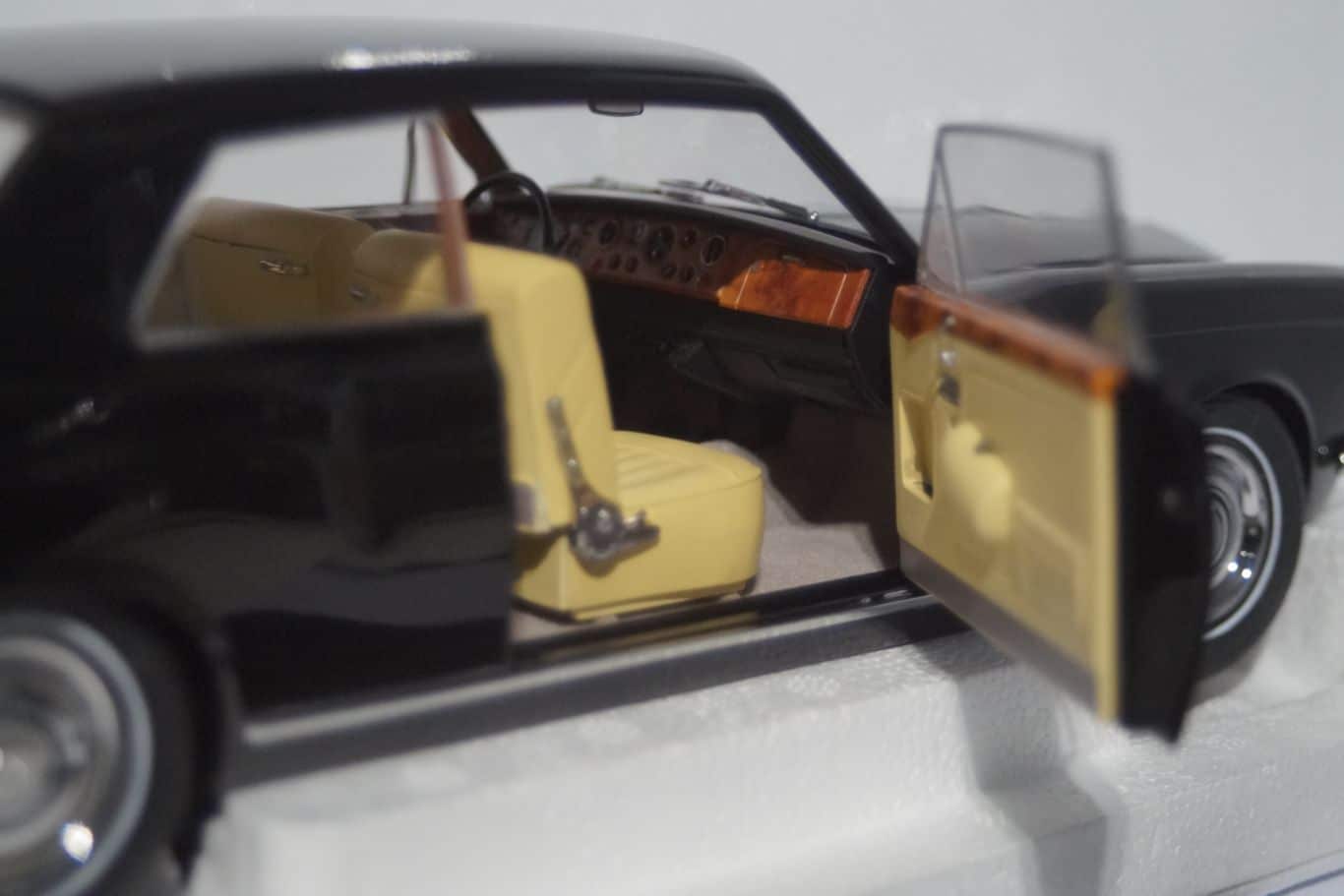 Paragon models rolls royce silver shadow 1:18 diecast pa-98202