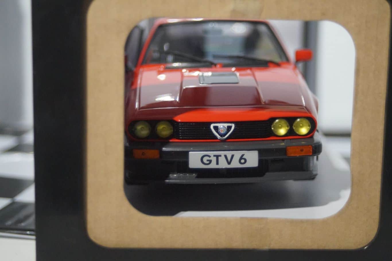 Solido alfa romeo gtv6 red 1:18 diecast s1802301