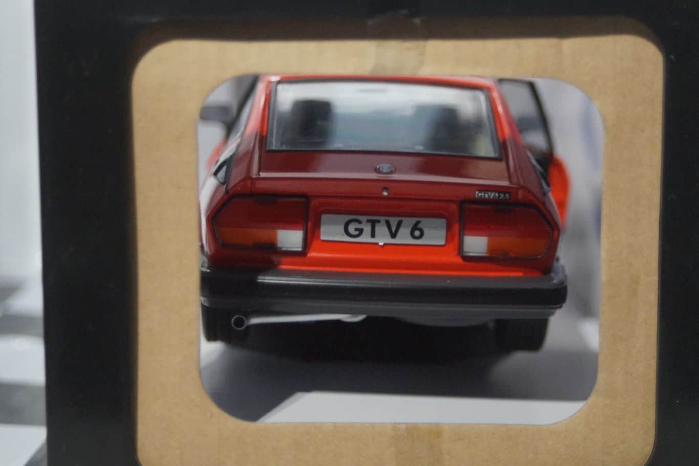 Solido alfa romeo gtv6 red 1:18 diecast s1802301