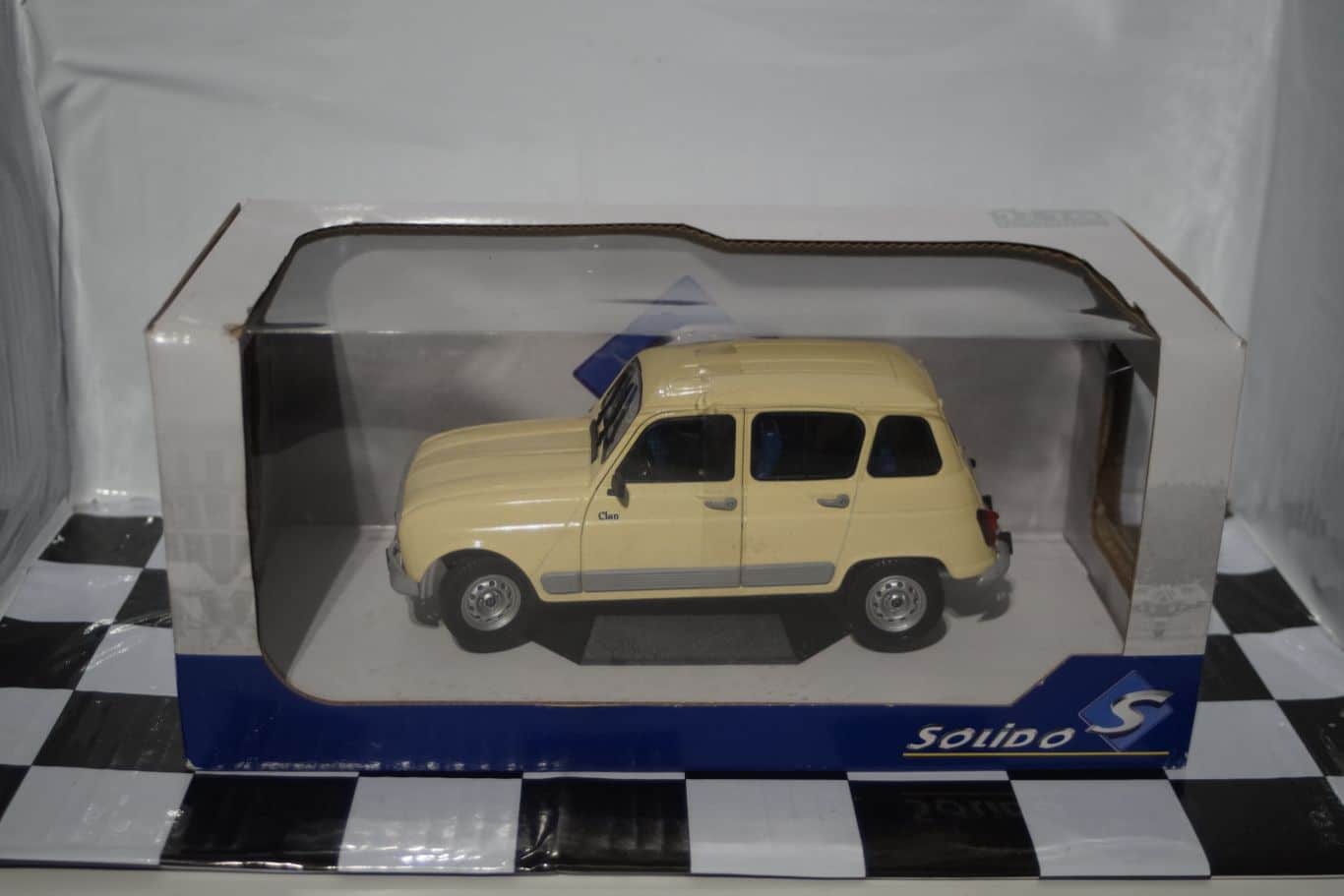 SolidoRenaultLGTLBeige:DiecastS
