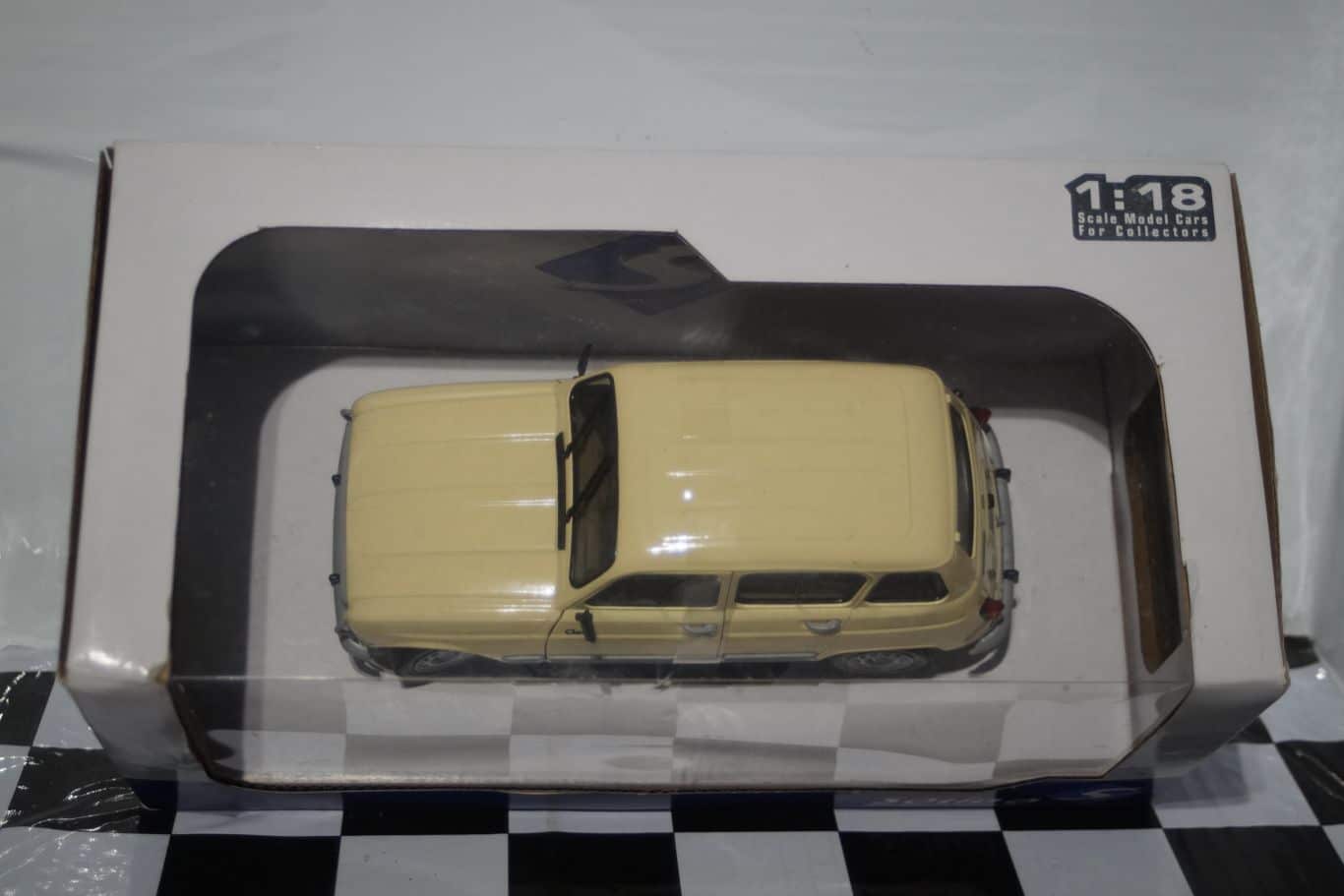 SolidoRenaultLGTLBeige:DiecastS